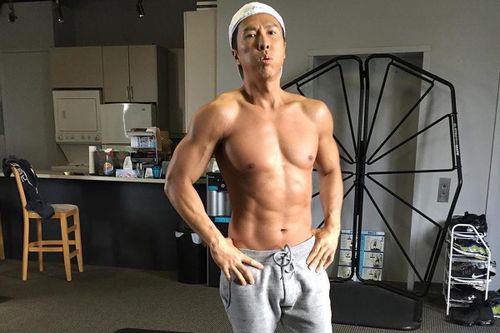 Chân Tử Đan làm thế nào để có body 6 múi ở tuổi 57?