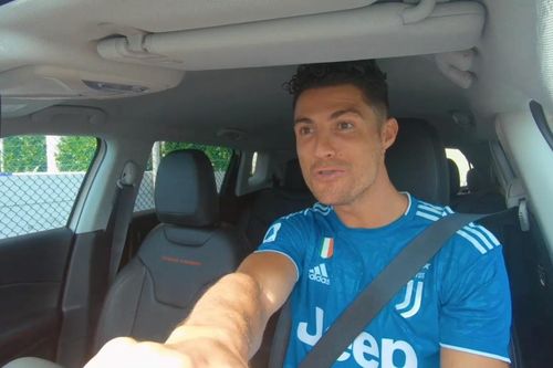 Ronaldo và các cầu thủ Juventus lái thử xe Jeep mới