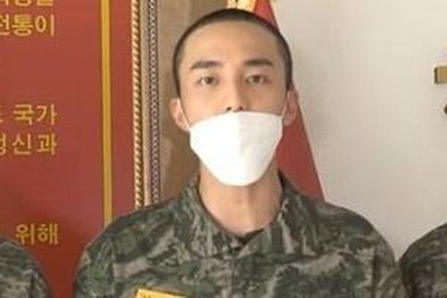 Roy Kim gầy gò sau cáo buộc tham gia nhóm chat