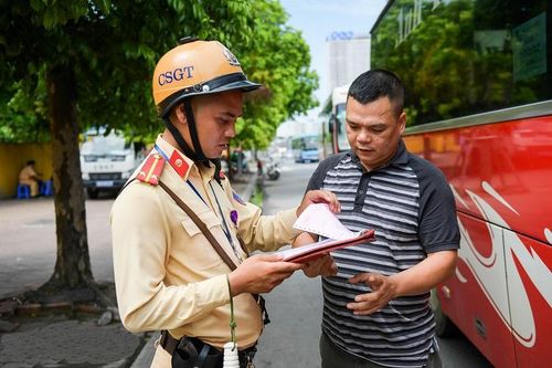 Xử lý vi phạm xe khách: Bất lực hay bất thường?