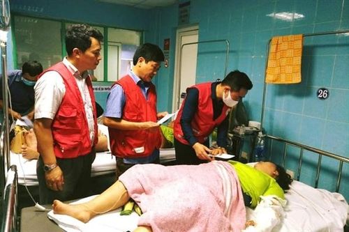 Hỗ trợ các nạn nhân trong vụ tai nạn giao thông nghiêm trọng tại Quảng Bình