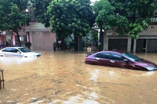 Mưa lớn gây ngập úng nặng ở TP Lào Cai