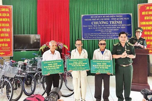 Lan tỏa hình ảnh 'Người chiến sĩ quân hàm xanh'