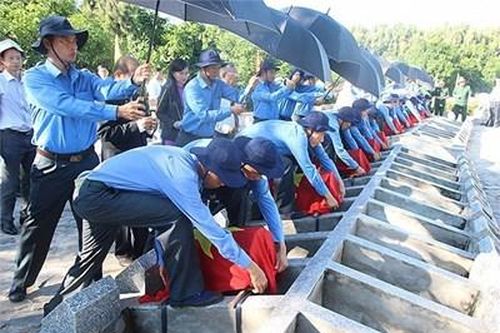 Huy động sức mạnh xã hội vào công tác tìm kiếm, quy tập hài cốt liệt sĩ