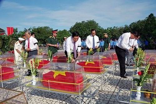 Long An truy điệu, an táng 110 hài cốt liệt sĩ quân tình nguyện Việt Nam