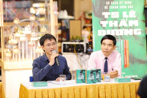Con thích vào ngoại thương, mẹ lại hướng vào sư phạm