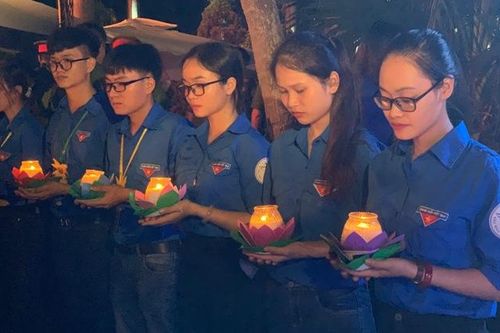 Tuổi trẻ thủ đô thắp nến tri ân các Anh hùng, Liệt sĩ