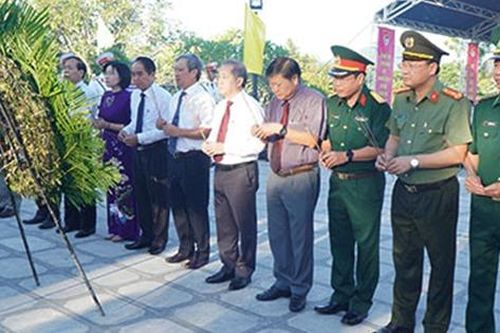 Thừa Thiên - Huế: Đoàn lãnh đạo tỉnh viếng thăm Nghĩa trang liệt sĩ Thành phố Huế