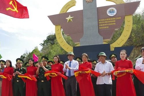 Khánh thành Bia ghi danh nơi thành lập Đại đội An ninh vũ trang Phú Yên