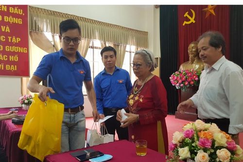 Đoàn Thanh niên cơ quan Trung ương Hội Nhà báo Việt Nam tri ân người có công