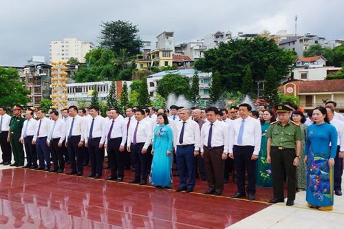 Lãnh đạo tỉnh Quảng Ninh tri ân, dâng hương tưởng niệm các anh hùng liệt sĩ nhân ngày 27/7