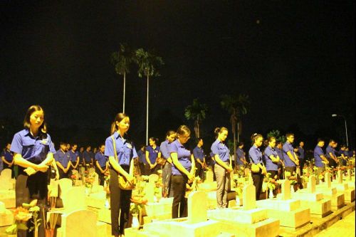 Đắk Lắk: Những ngọn nến thắp sáng 2.306 phần mộ liệt sỹ