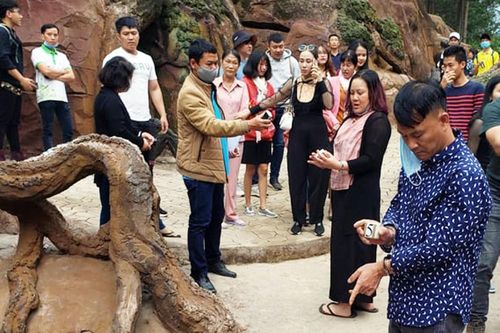 Chiêu thức móc túi của băng nhóm đi ô tô tại Đà Lạt
