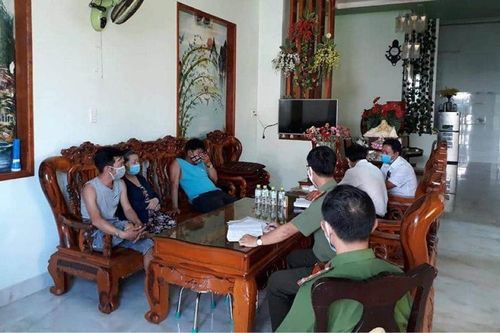 Xe khách từng nhiều lần chở bệnh nhân 419 mắc COVID-19 ở Quảng Ngãi là xe 'chui'