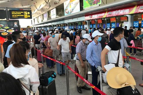 Tăng cường máy bay đưa khách rời Đà Nẵng trước 0h ngày 28/7