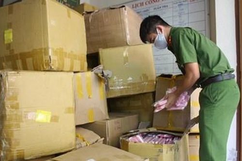 Tạm giữ hơn 18.000 khẩu trang y tế không có hóa đơn chứng từ