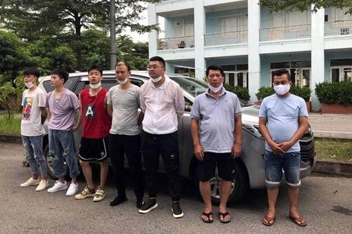Lại bắt giữ 5 người Trung Quốc vượt biên đang di chuyển trên cao tốc Hà Nội - Lào Cai