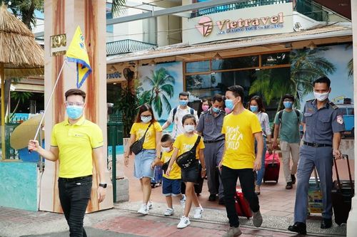 Doanh nghiệp lữ hành TP Hồ Chí Minh hỗ trợ khách hàng đổi, hủy tour đi Đà Nẵng