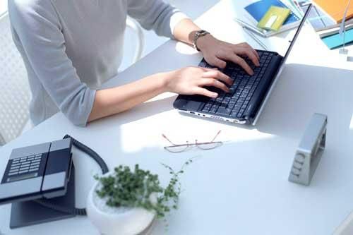 Bày trí bàn làm việc kiểu này bạn dễ thăng tiến nhanh chóng, tiền vào như nước