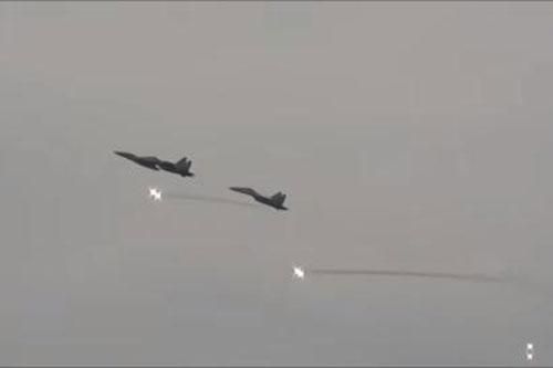 Phi công Mỹ: F-18D Hornet thắng Su-30MKM do gặp may mắn