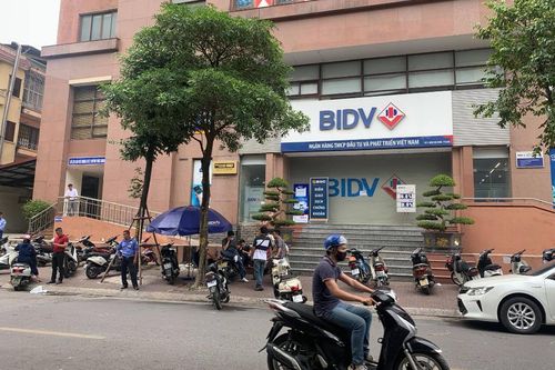 2 tên cướp nổ súng uy hiếp cướp ngân hàng BIDV tại Hà Nội