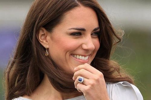Câu chuyện cảm động đằng sau chiếc nhẫn đính hôn của Kate Middleton