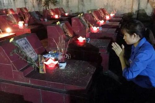 Những ngọn nến lung linh tri ân các liệt sỹ trong đêm 27/7