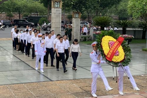 Đảng ủy Vinataba tổ chức Lễ dâng hương tưởng niệm các anh hùng, liệt sỹ