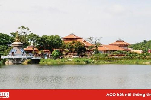 Vòng quanh Bảy Núi
