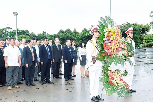 Gia Lai: Dâng hoa, dâng hương Chủ tịch Hồ Chí Minh và viếng các liệt sĩ nhân ngày 27-7