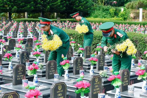 Tháng 7 tri ân