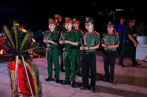 Thắp nến tri ân các anh hùng liệt sỹ