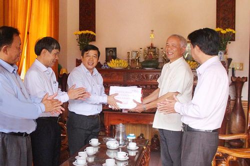 Quan tâm, chăm sóc người có công