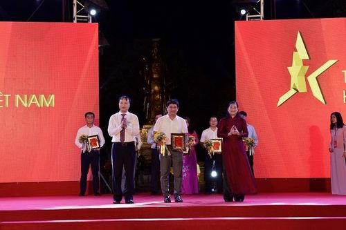 VINAPACO nhận Kỷ niệm chương Chương trình Tự hào hàng Việt Nam năm 2020