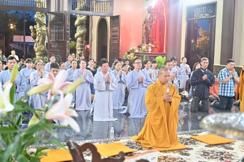 Chùa Linh Phước cúng dường trường hạ