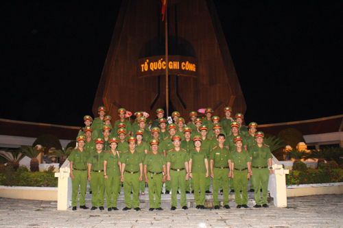 Phòng Cảnh sát Kinh tế Công an TPHCM dâng hương tại Rừng Sác