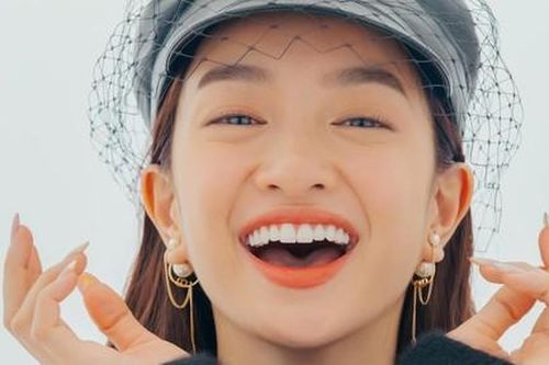 Kaity Nguyễn tự cách ly tại nhà khi có đến sân bay Đà Nẵng