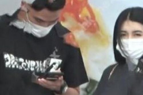 Vụ con trai Vua sòng bài Macau ngoại tình: Người chồng vừa công khai thân mật với hotgirl 'đào mỏ', cô vợ đã lộ ảnh hẹn hò cùng trai lạ