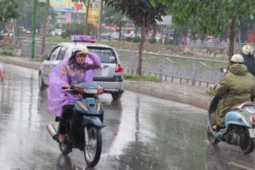 Bắc Bộ đón mưa giải nhiệt, Trung Bộ vẫn nắng nóng gay gắt, có nơi trên 39 độ