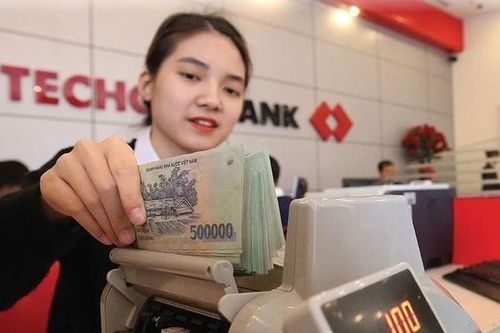 Techcombank báo lãi hơn 6.700 tỷ sau nửa năm
