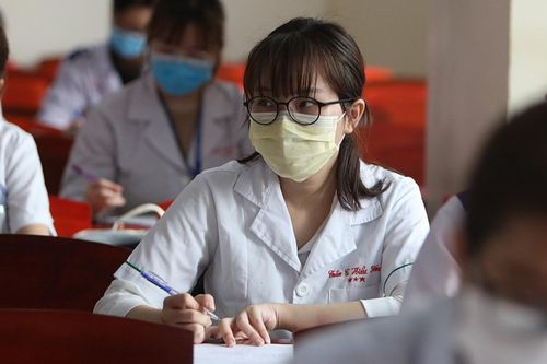 Sinh viên bị cấm thi nếu không thực hiện khảo sát liên quan dịch