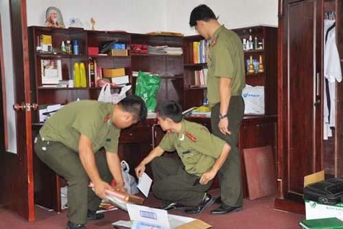 Truy tố Chánh văn phòng TAND huyện trốn lệnh truy nã