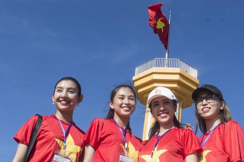 Tổ chức Lễ Thượng cờ, hát Quốc ca ở Lý Sơn hàng tuần