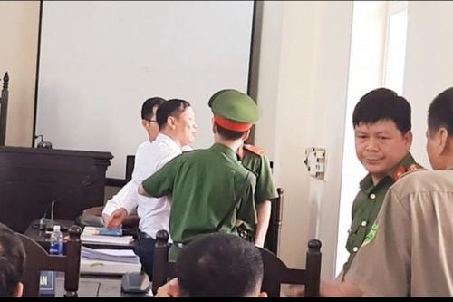 Báo động tình trạng quyền hành nghề luật sư tại phiên tòa bị xâm phạm