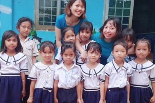 Cô giáo hợp đồng giúp trò thoát nghèo