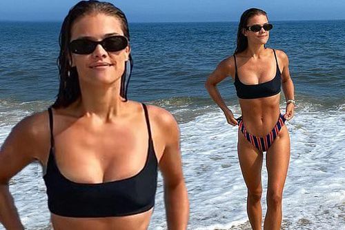 Siêu mẫu Đan Mạch Nina Agdal căng đầy sức sống trên biển