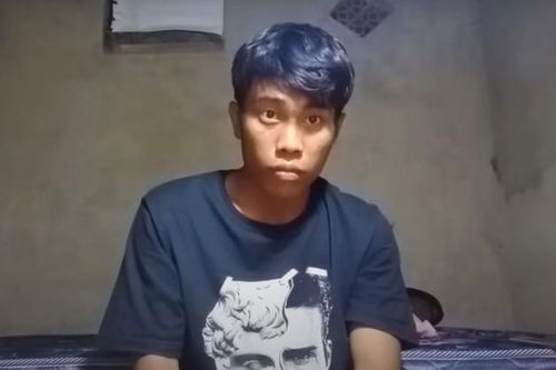 Chàng trai có gần 70 vạn người theo dõi nhờ 2 tiếng nhìn máy quay