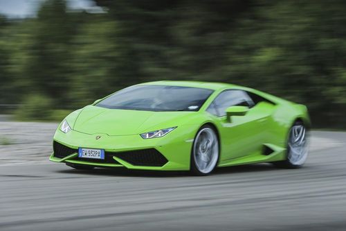 Lấy 4 triệu đô la tiền hỗ trợ mùa COVID-19 đi mua Lamborghini