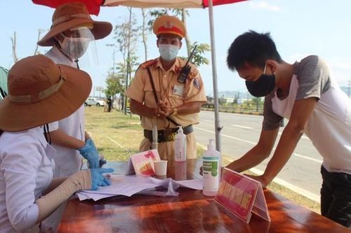 Cấp bách chống dịch, Quảng Nam khuyến cáo người dân không ra khỏi nhà