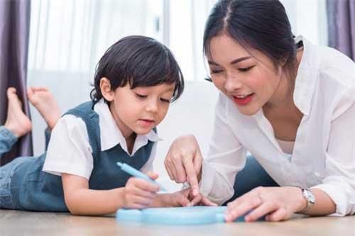 4 cách mẹ dạy con ngoan ngoãn mà không cần dùng roi vọt